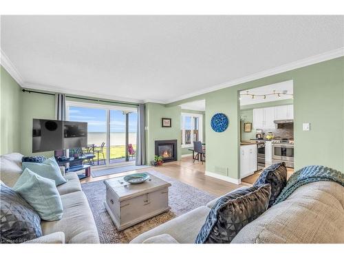 23-515 North Service Road, Stoney Creek, ON - Indoor Photo Showing Living Room