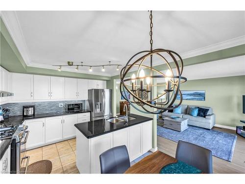 23-515 North Service Road, Stoney Creek, ON - Indoor Photo Showing Kitchen With Stainless Steel Kitchen With Upgraded Kitchen