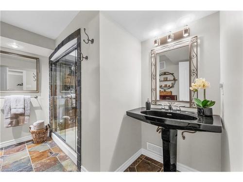 23-515 North Service Road, Stoney Creek, ON - Indoor Photo Showing Bathroom