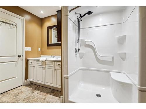 5117 Canborough Road, Wellandport, ON - Indoor Photo Showing Bathroom