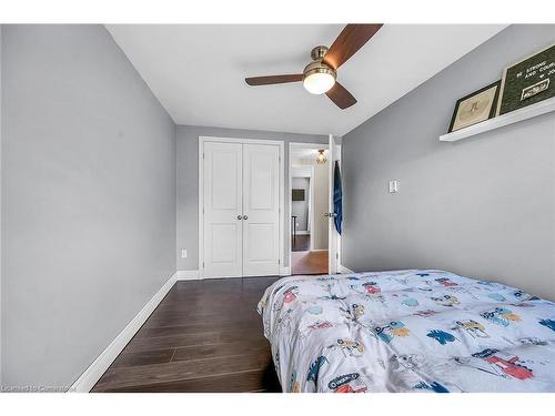 142 Saint Andrews Drive, Hamilton, ON - Indoor Photo Showing Bedroom