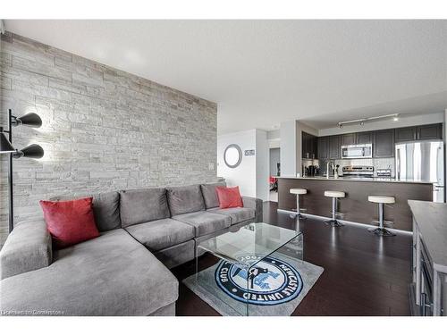 1104-1940 Ironstone Drive, Burlington, ON - Indoor Photo Showing Living Room