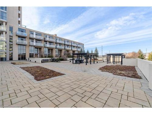 1104-1940 Ironstone Drive, Burlington, ON - Outdoor