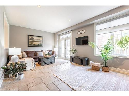 3-2282 Orchard Road, Burlington, ON - Indoor Photo Showing Living Room