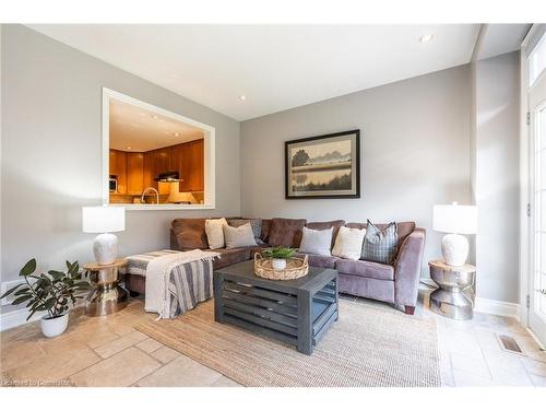 3-2282 Orchard Road, Burlington, ON - Indoor Photo Showing Living Room