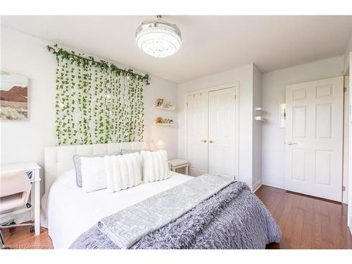 3-2282 Orchard Road, Burlington, ON - Indoor Photo Showing Bedroom