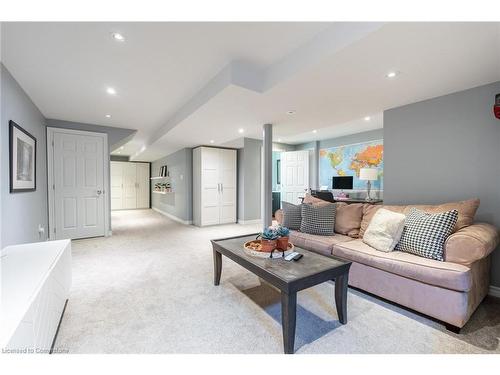 3-2282 Orchard Road, Burlington, ON - Indoor Photo Showing Living Room