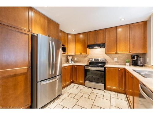 3-2282 Orchard Road, Burlington, ON - Indoor Photo Showing Kitchen