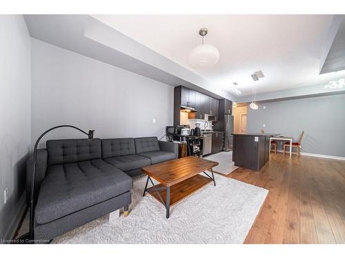 502-90 Charlton Avenue W, Hamilton, ON - Indoor Photo Showing Living Room