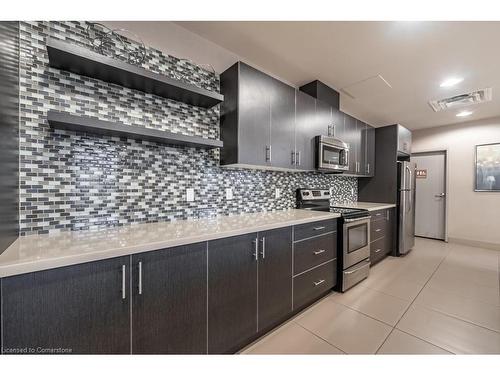 502-90 Charlton Avenue W, Hamilton, ON - Indoor Photo Showing Kitchen With Upgraded Kitchen