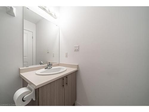 502-90 Charlton Avenue W, Hamilton, ON - Indoor Photo Showing Bathroom