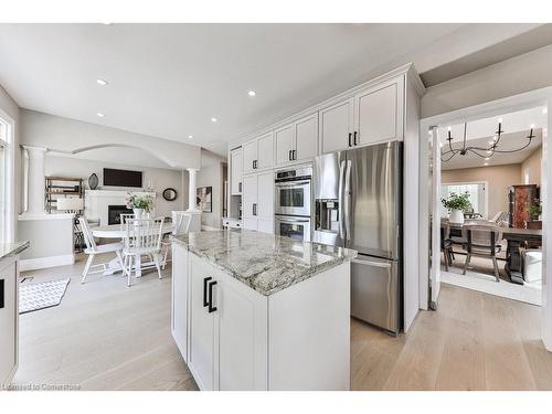 2557 Armour Crescent, Burlington, ON - Indoor Photo Showing Kitchen With Upgraded Kitchen