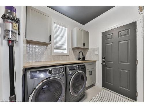 2557 Armour Crescent, Burlington, ON - Indoor Photo Showing Laundry Room