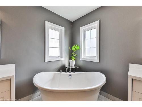 2557 Armour Crescent, Burlington, ON - Indoor Photo Showing Bathroom