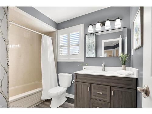 15 Sumner Crescent, Grimsby, ON - Indoor Photo Showing Bathroom