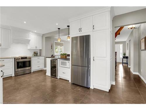 15 Sumner Crescent, Grimsby, ON - Indoor Photo Showing Kitchen With Upgraded Kitchen