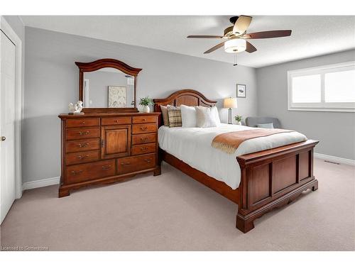 15 Sumner Crescent, Grimsby, ON - Indoor Photo Showing Bedroom