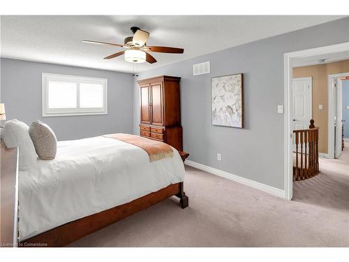 15 Sumner Crescent, Grimsby, ON - Indoor Photo Showing Bedroom