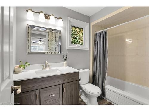 15 Sumner Crescent, Grimsby, ON - Indoor Photo Showing Bathroom