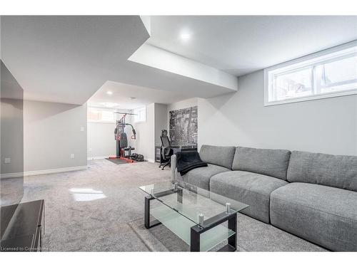 48 Berkshire Drive, St. Catharines, ON - Indoor Photo Showing Living Room