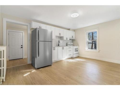 16 Albert Street, Welland, ON - Indoor Photo Showing Kitchen