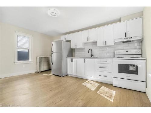 16 Albert Street, Welland, ON - Indoor Photo Showing Kitchen