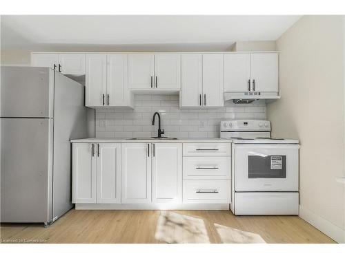 16 Albert Street, Welland, ON - Indoor Photo Showing Kitchen