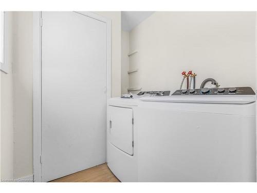 16 Albert Street, Welland, ON - Indoor Photo Showing Laundry Room