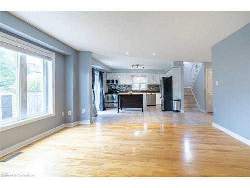 53 Dulgaren Street, Hamilton, ON - Indoor Photo Showing Living Room