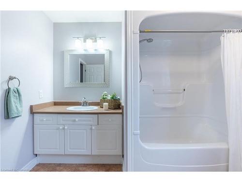 53 Dulgaren Street, Hamilton, ON - Indoor Photo Showing Bathroom