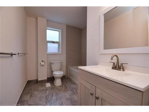 14 Graham Avenue S, Hamilton, ON - Indoor Photo Showing Bathroom