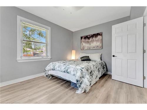 77 Inchlee Drive, Hamilton, ON - Indoor Photo Showing Bedroom