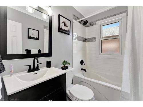 77 Inchlee Drive, Hamilton, ON - Indoor Photo Showing Bathroom