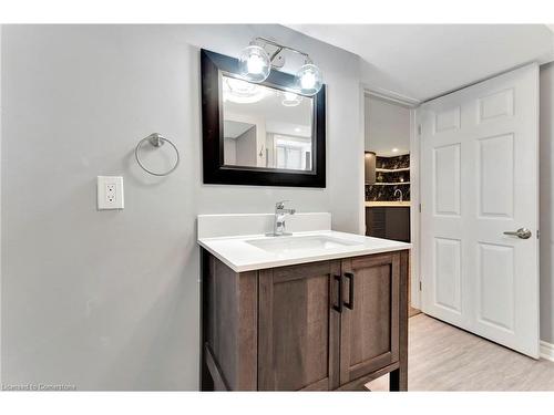 77 Inchlee Drive, Hamilton, ON - Indoor Photo Showing Bathroom