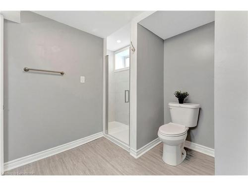 77 Inchlee Drive, Hamilton, ON - Indoor Photo Showing Bathroom