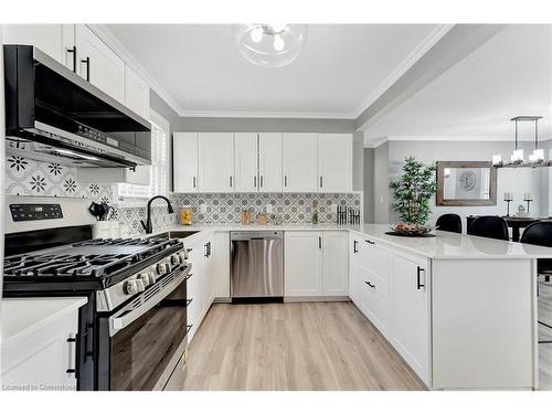 77 Inchlee Drive, Hamilton, ON - Indoor Photo Showing Kitchen With Upgraded Kitchen