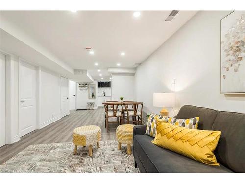 2-1015 Garth Street, Hamilton, ON - Indoor Photo Showing Living Room