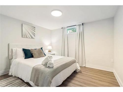 2-1015 Garth Street, Hamilton, ON - Indoor Photo Showing Bedroom