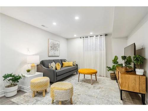 2-1015 Garth Street, Hamilton, ON - Indoor Photo Showing Living Room