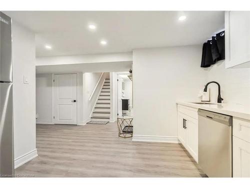 2-1015 Garth Street, Hamilton, ON - Indoor Photo Showing Kitchen