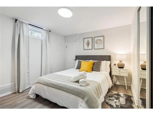 2-1015 Garth Street, Hamilton, ON - Indoor Photo Showing Bedroom