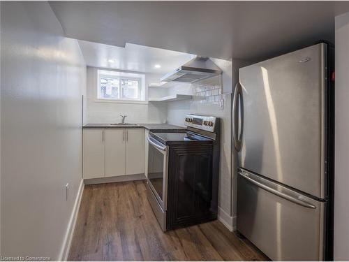 3-116 Myrtle Avenue, Hamilton, ON - Indoor Photo Showing Kitchen