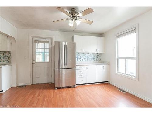 200 Tragina Avenue N, Hamilton, ON - Indoor Photo Showing Kitchen