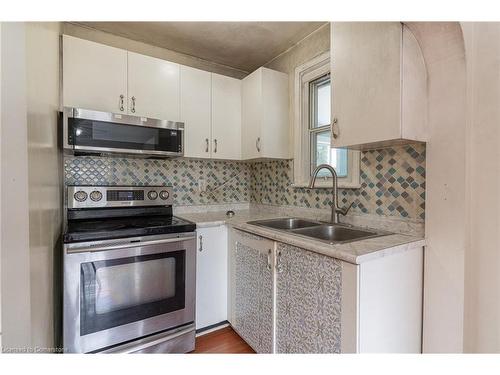 200 Tragina Avenue N, Hamilton, ON - Indoor Photo Showing Kitchen With Double Sink