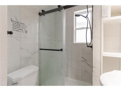 200 Tragina Avenue N, Hamilton, ON - Indoor Photo Showing Bathroom