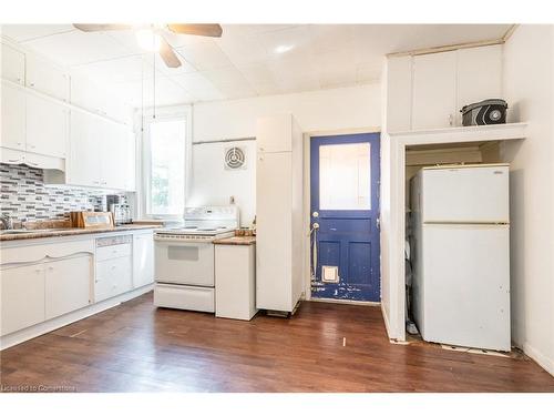 354 Cumberland Avenue, Hamilton, ON - Indoor Photo Showing Kitchen