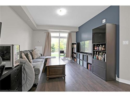 114-125 Shoreview Place, Stoney Creek, ON - Indoor Photo Showing Living Room