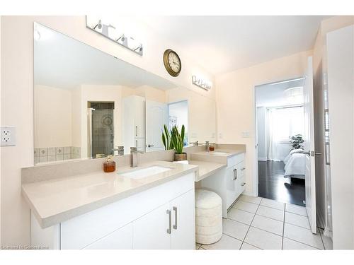 3182 Tim Dobbie Drive, Burlington, ON - Indoor Photo Showing Bathroom