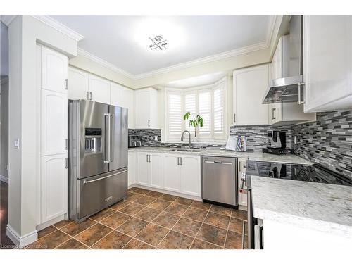 3182 Tim Dobbie Drive, Burlington, ON - Indoor Photo Showing Kitchen With Upgraded Kitchen