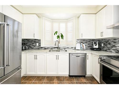 3182 Tim Dobbie Drive, Burlington, ON - Indoor Photo Showing Kitchen With Double Sink With Upgraded Kitchen